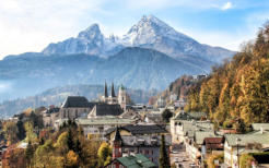 Der Landkreis Berchtesgadener Land liegt im Sdosten Oberbayerns an der Grenze zum sterreichischen Salzburg. Kreisstadt des Landkreises ist Bad Reichenhall